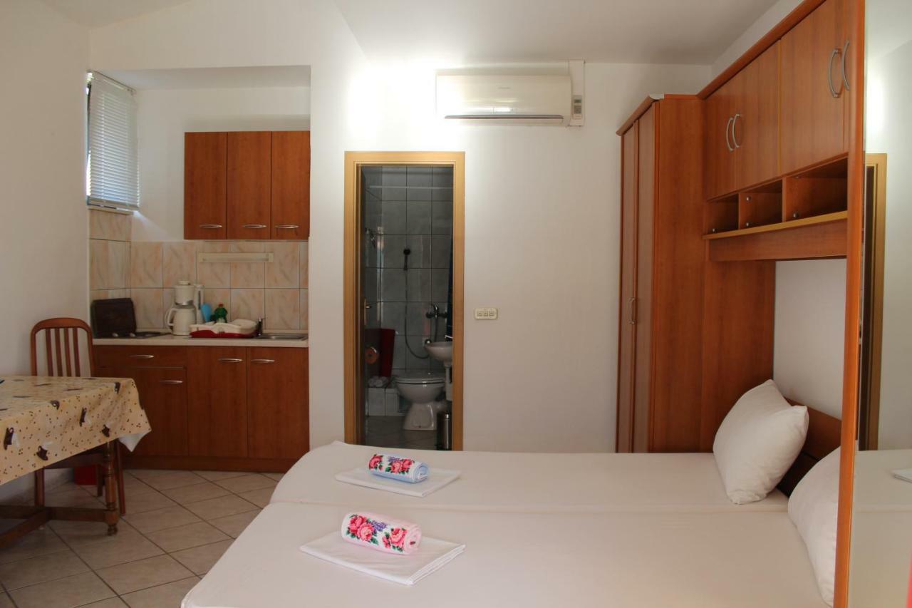 Apartments Sveti Anton Orebić Exterior foto